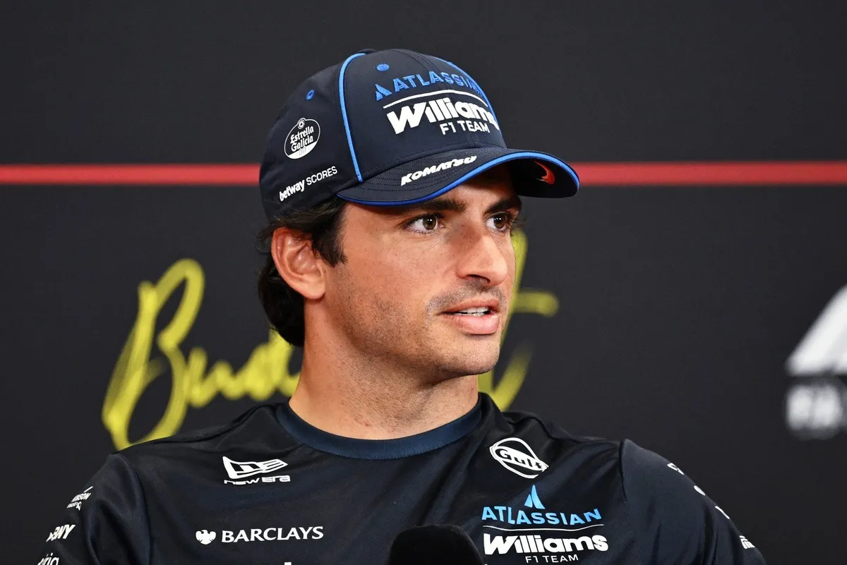 Carlos Sainz reveals F1 summer break plans and 30-year tradition